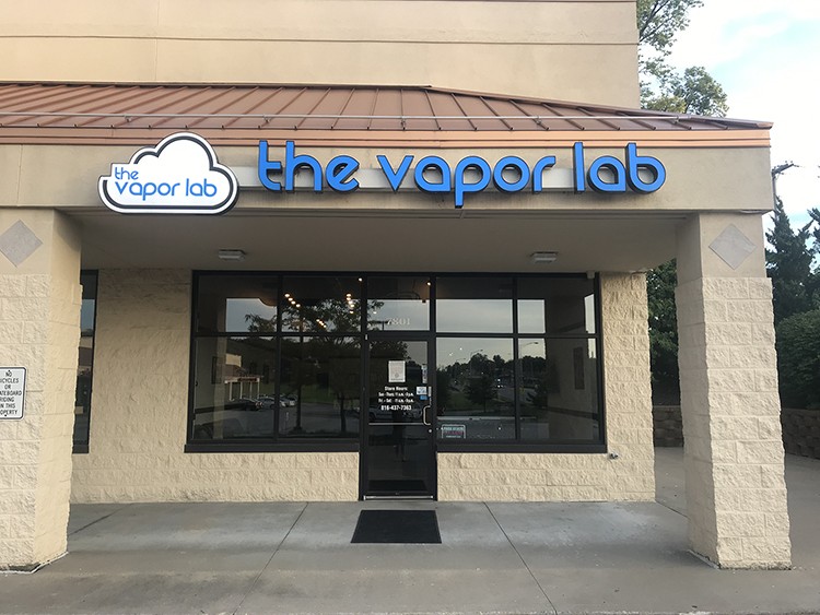 The Vapor Lab North Oak Trafficway Location Outside